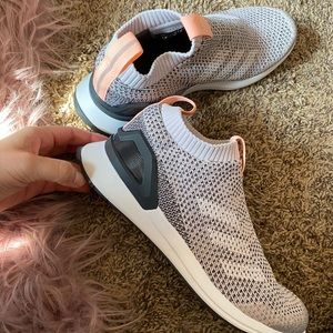 Brand new Adidas Cloudfoam sneakers